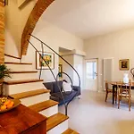 Porta Romana Elegant Apartments With Private Parking!